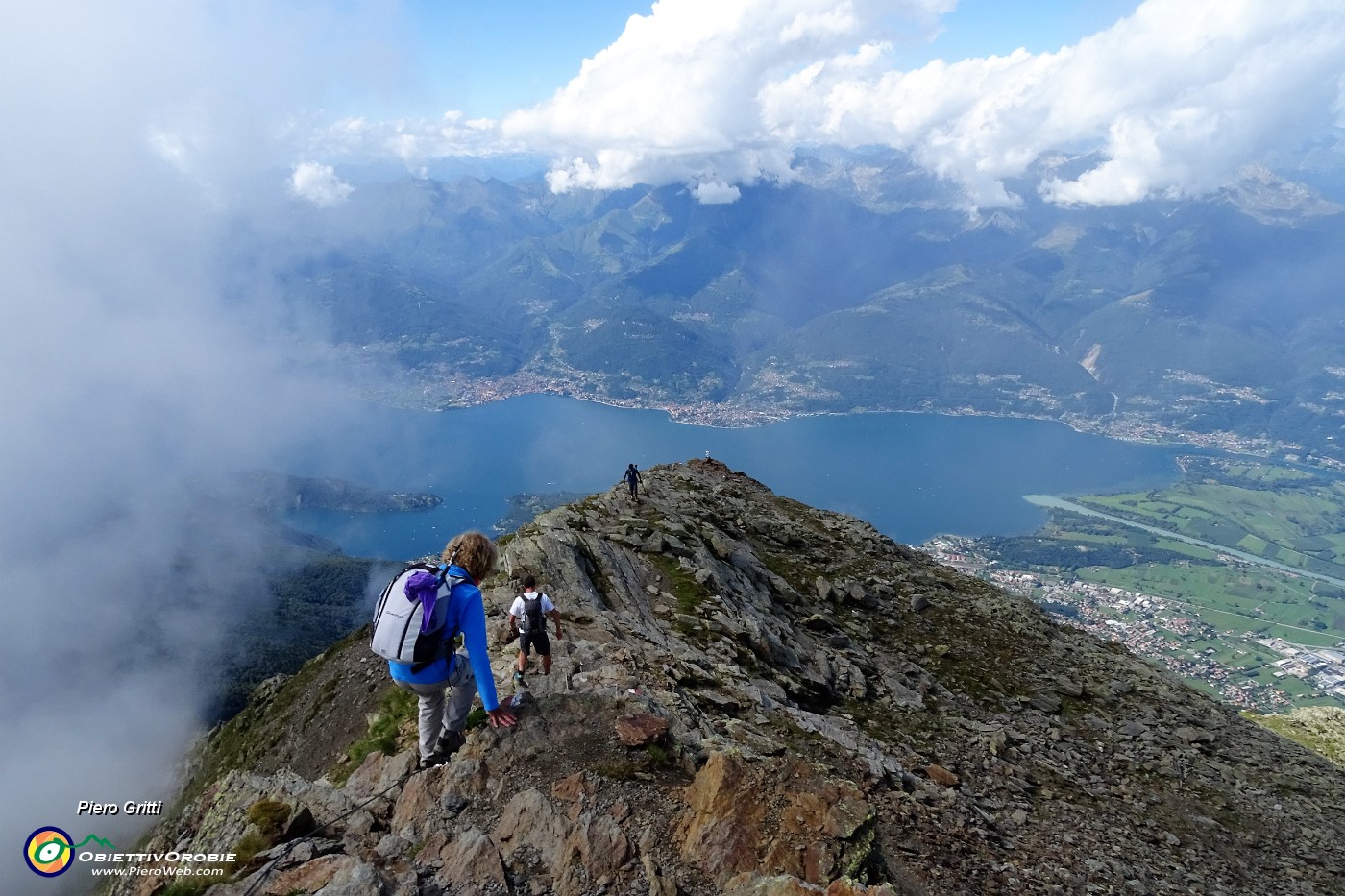 67 Scendendo dal Monte Legnone con attenzione.JPG